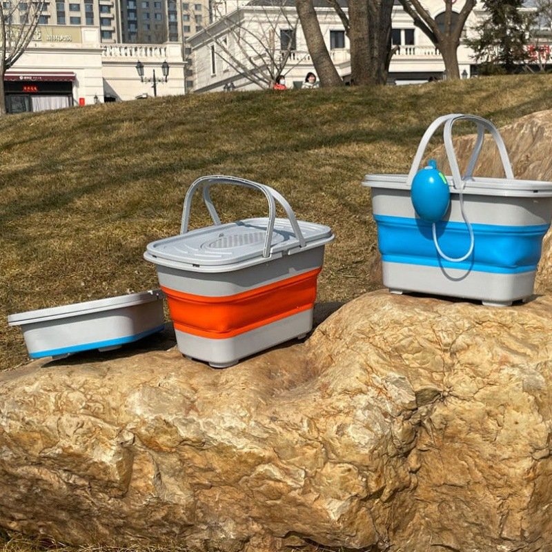 Fishing drums hand-held to fold a tank with buckets equipped with multi-purpose fishing boxes with live fish drums